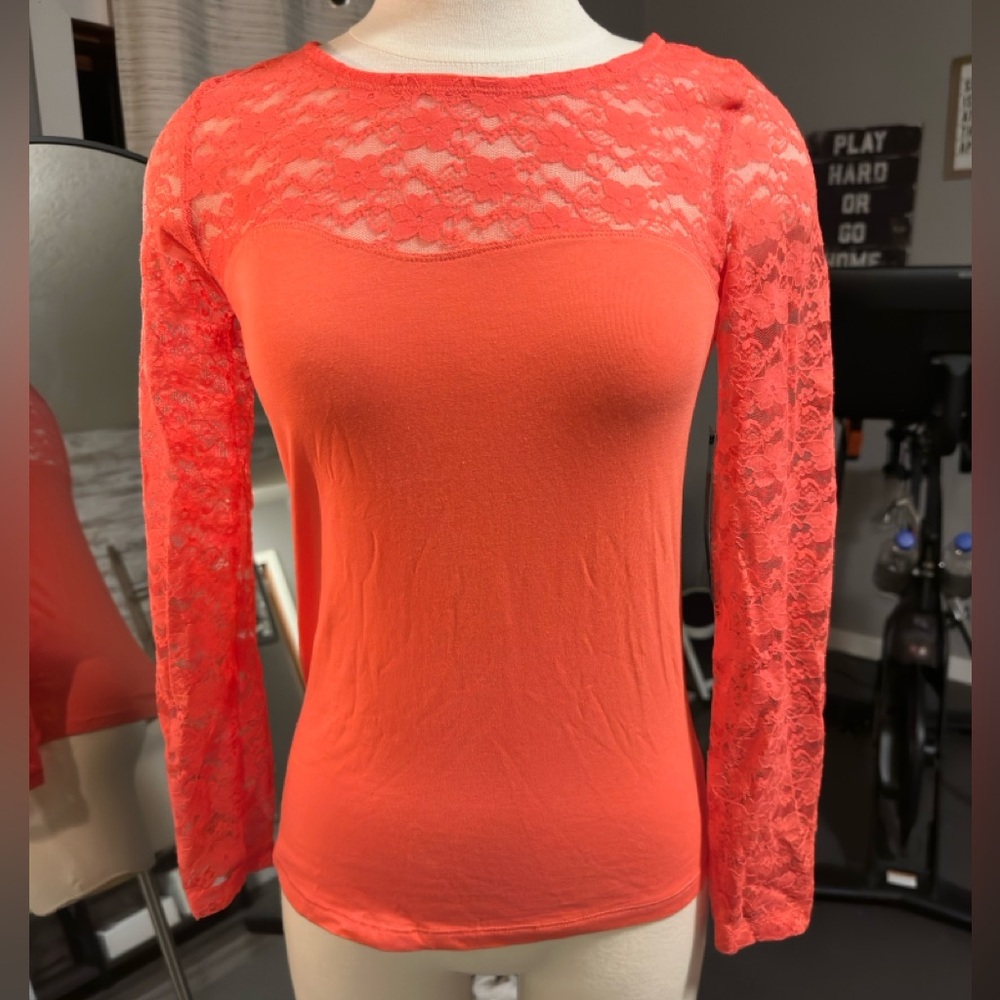 3/$30🍀Splash Coral Lace Women's Blouse